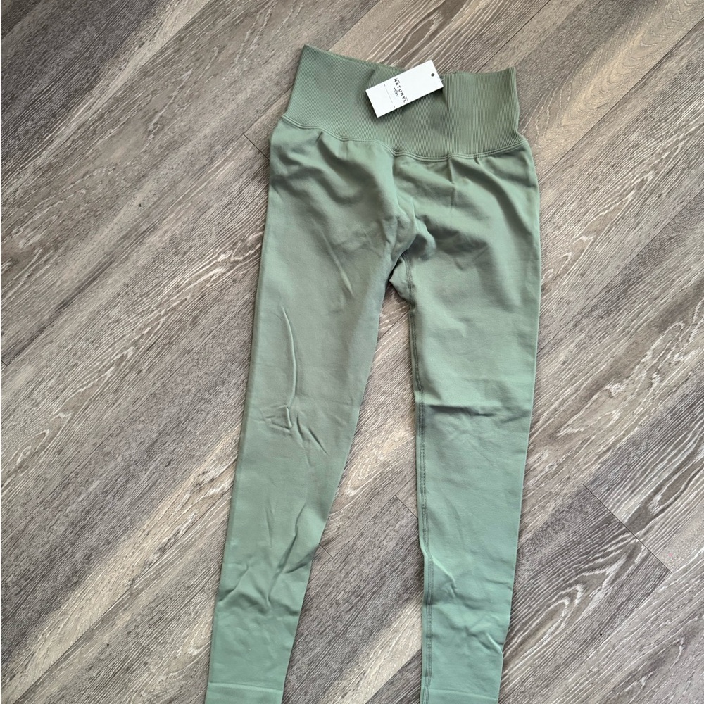 Seamless High-Waist Leggings in Sage Green - Unbranded